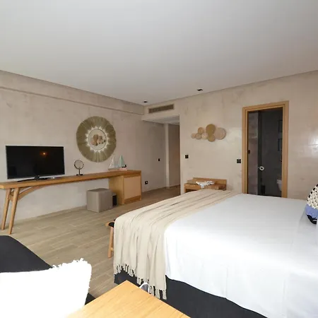 艾维利安阳光海洋酒店 4* 尼欧波洛伊