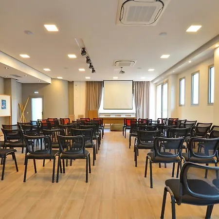 艾维利安阳光海洋酒店 酒店 尼欧波洛伊